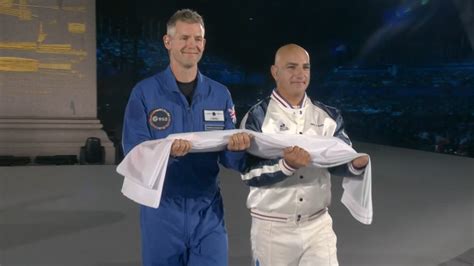 12 gmt in est|Paris 2024 : qui est John McFall, le para.